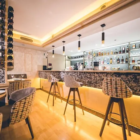 阿斯顿日光酒店 3*