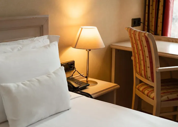 מלון Sunotel Aston 3*