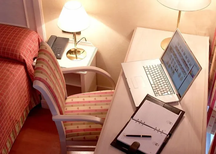 Sunotel Aston 3* ברצלונה